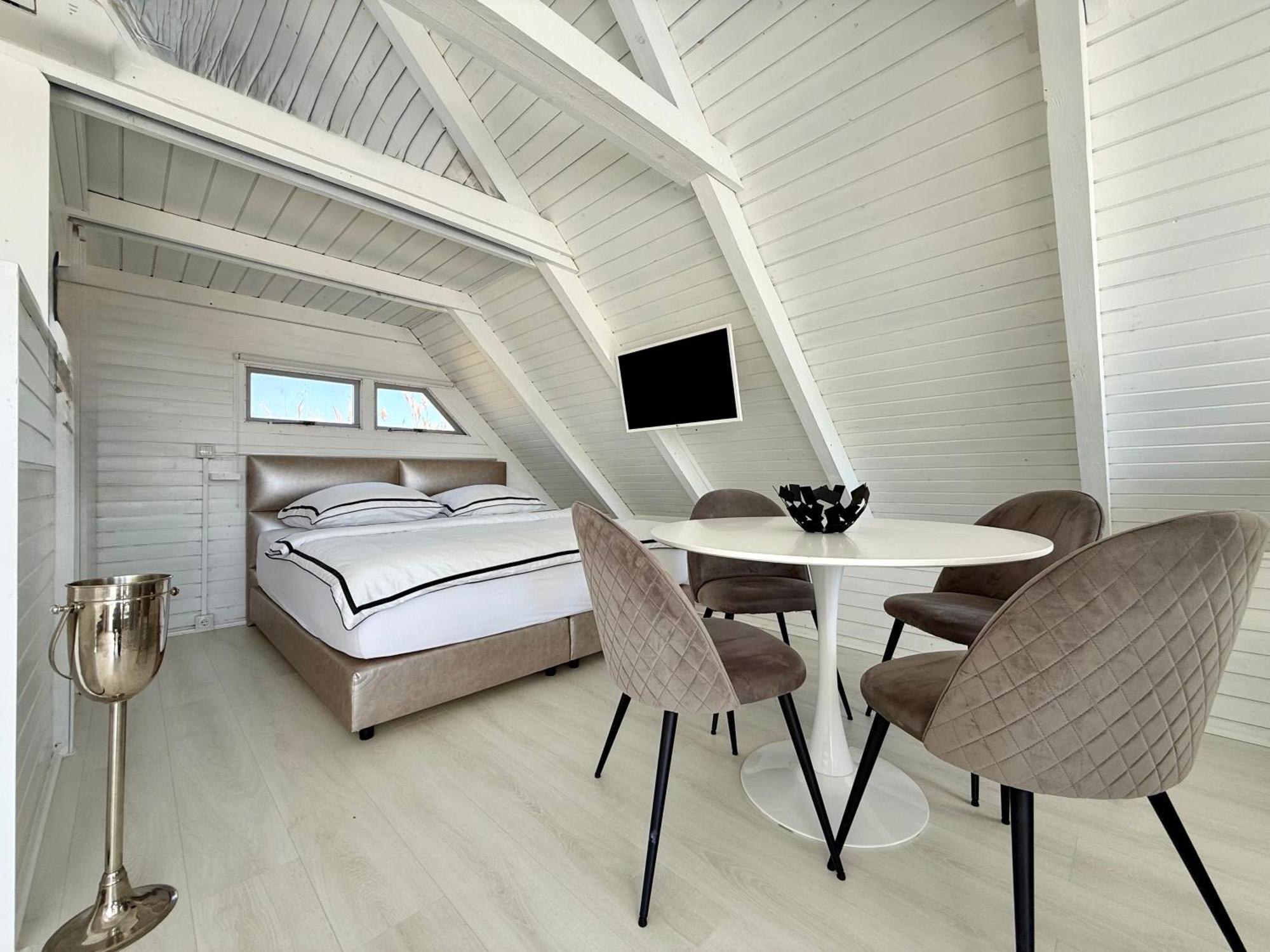 Seehuette Neusiedlersee - Strandhaus, Elektroboot Inklusive Rust Buitenkant foto